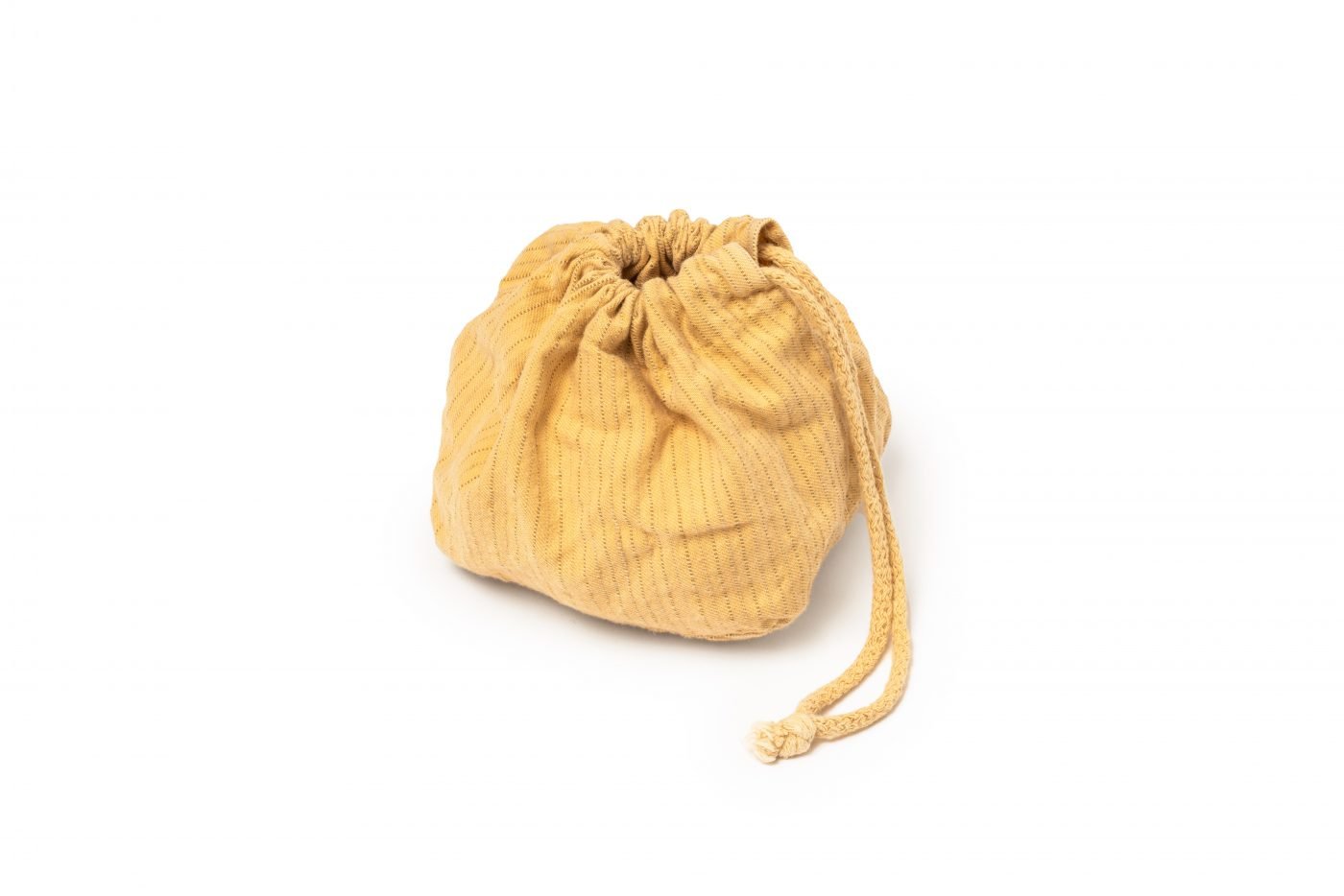 Gli accessori tessili di Wilden: la poesia dei colori e materiali naturali Gli accessori tessili di Wilden: la poesia dei colori e materiali naturali